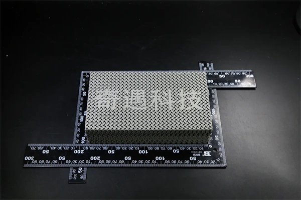 Application Results | Adventure Technology Independent Research and Development Equipment Printing High Purity Large Size Complex Silicon Carbide Structure-Gradient G Curved Surface Body